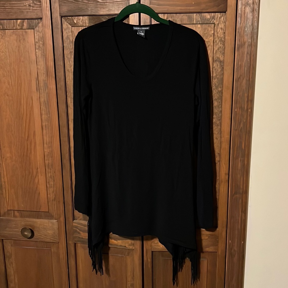 Long sleeve V neckFringe Tee